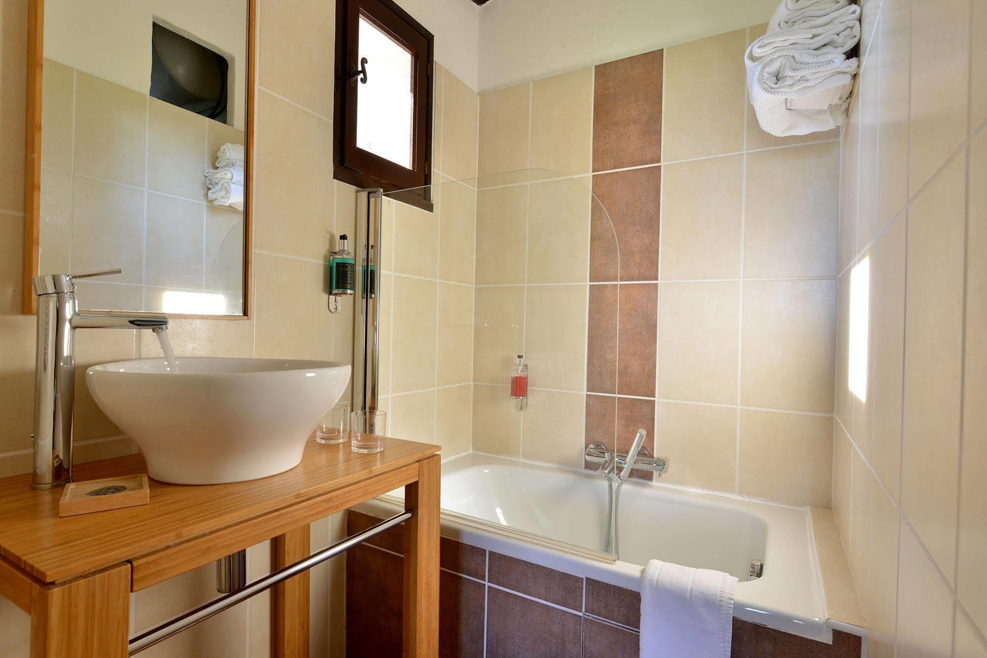 Mas De La Grenouillere Et Centre Equestre En Pleine Nature Hotel 3*
